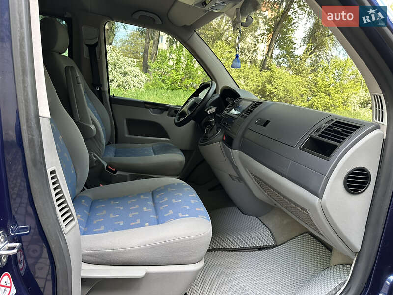Минивэн Volkswagen Caravelle 2006 в Черновцах