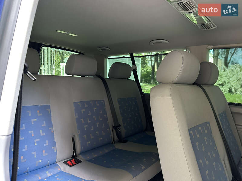 Минивэн Volkswagen Caravelle 2006 в Черновцах