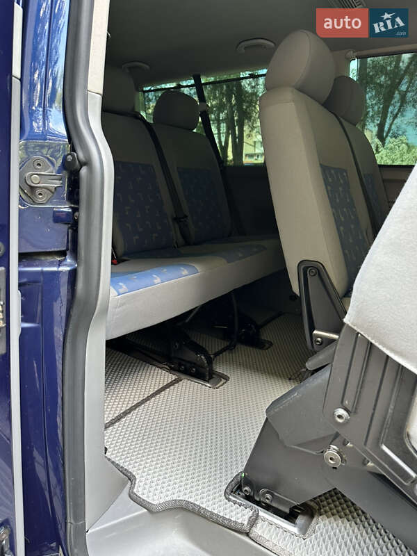 Минивэн Volkswagen Caravelle 2006 в Черновцах