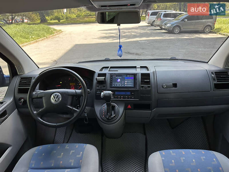Минивэн Volkswagen Caravelle 2006 в Черновцах