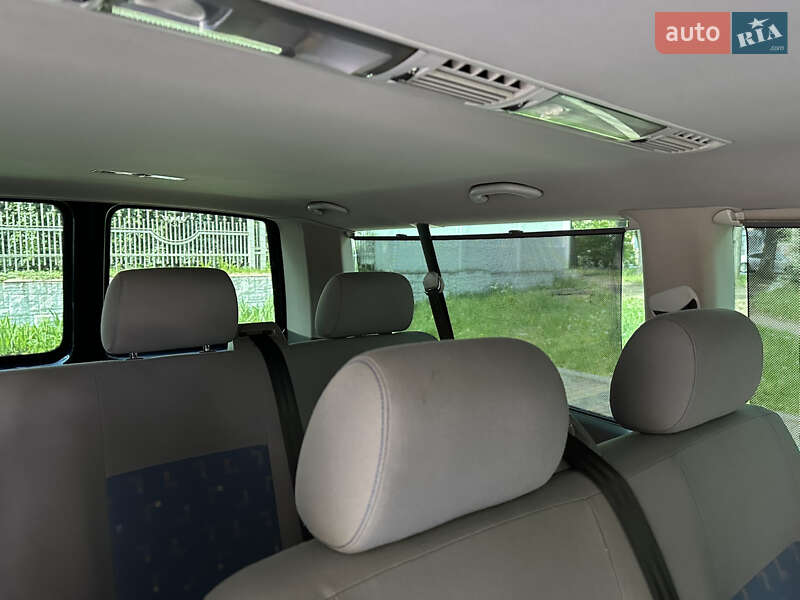 Минивэн Volkswagen Caravelle 2006 в Черновцах