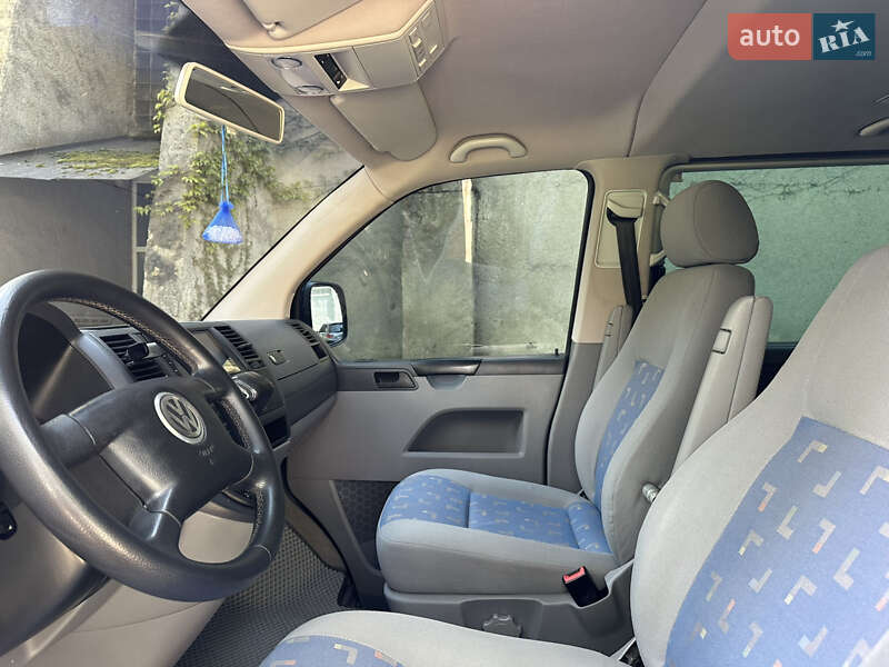Минивэн Volkswagen Caravelle 2006 в Черновцах