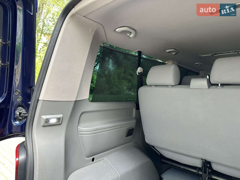 Минивэн Volkswagen Caravelle 2006 в Черновцах