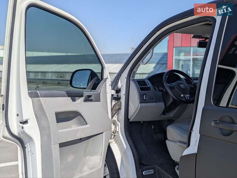 Минивэн Volkswagen Caravelle 2013 в Киеве фото 10 Минивэн Volkswagen Caravelle 2013 в Киеве