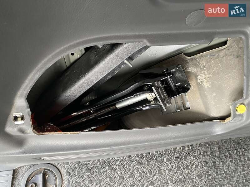 Мінівен Volkswagen Caravelle 2013 в Львові