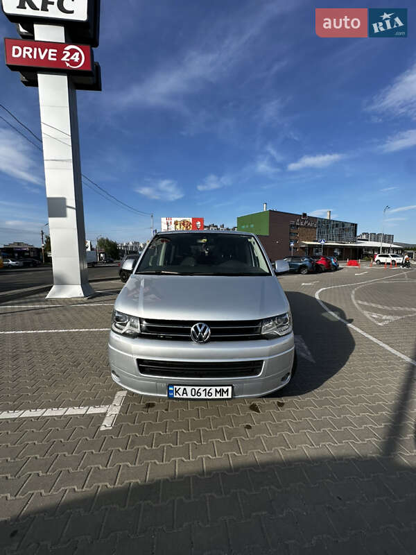 Минивэн Volkswagen Caravelle 2015 в Киеве