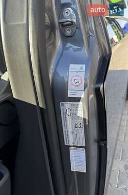 Минивэн Volkswagen Caravelle 2013 в 