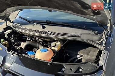 Минивэн Volkswagen Caravelle 2013 в 