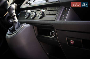 Мінівен Volkswagen Caravelle 2016 в 