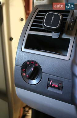 Мінівен Volkswagen Caravelle 2012 в 