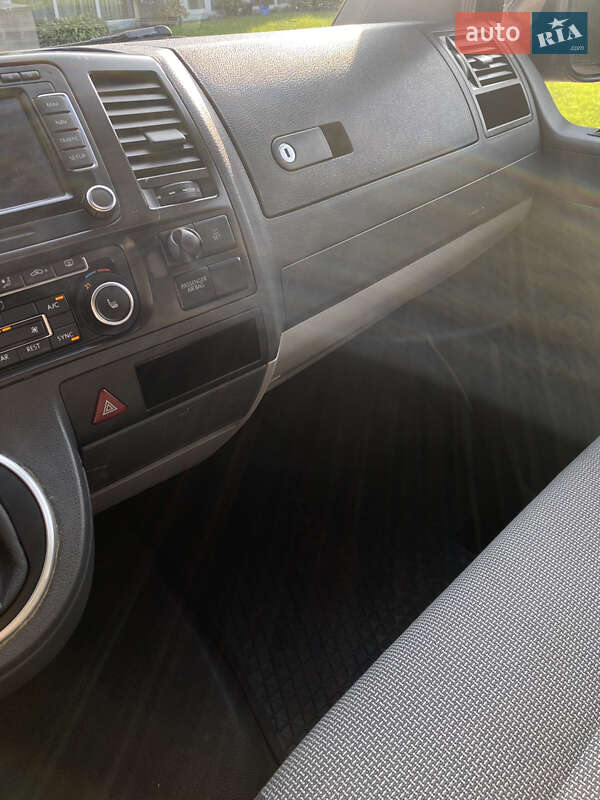 Минивэн Volkswagen Caravelle 2013 в Киеве