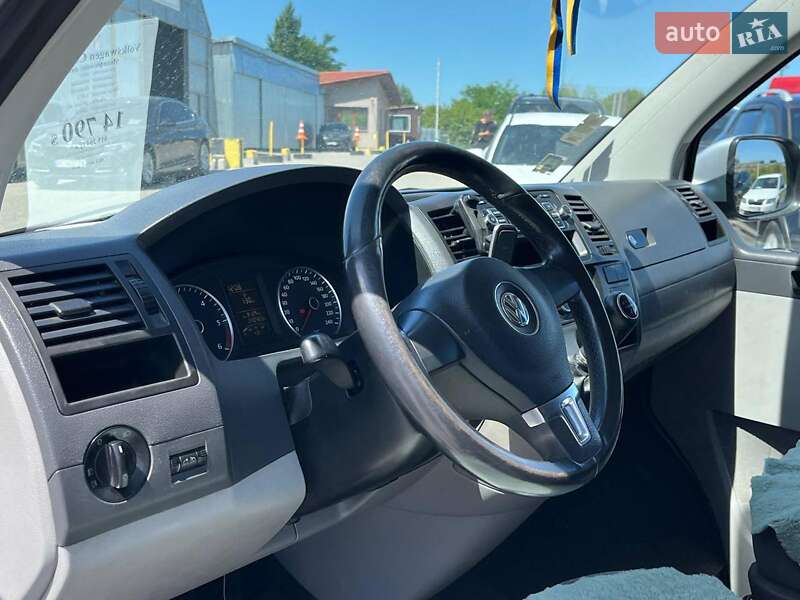 Минивэн Volkswagen Caravelle 2013 в Львове