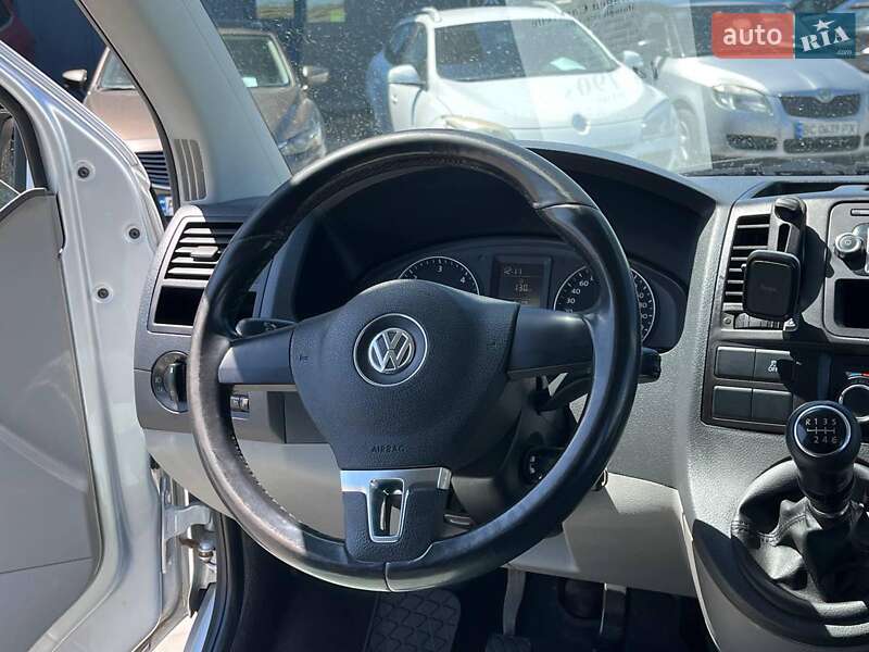 Минивэн Volkswagen Caravelle 2013 в Львове