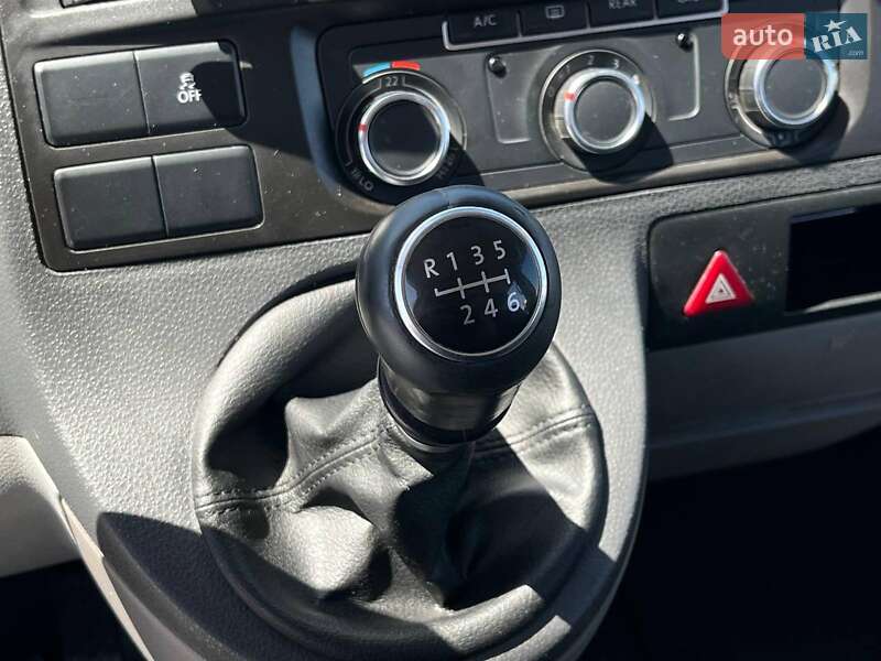 Минивэн Volkswagen Caravelle 2013 в Львове