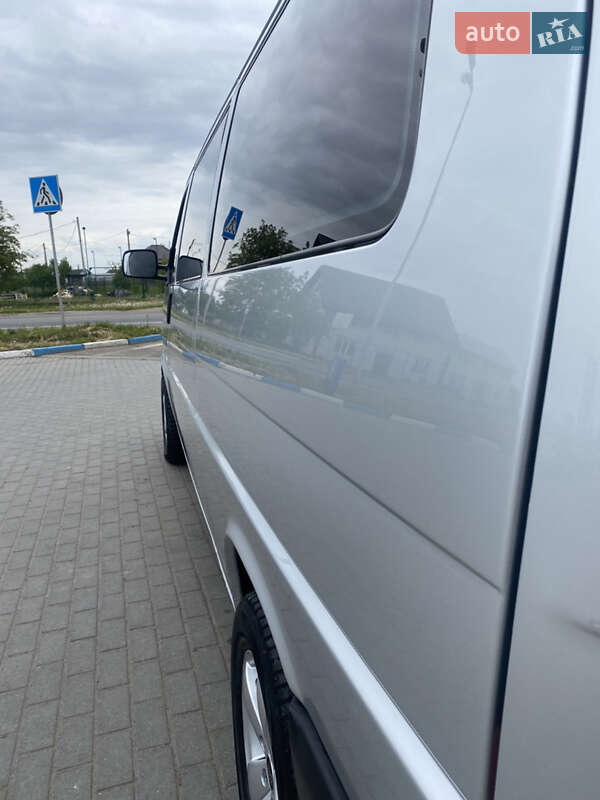 Минивэн Volkswagen Caravelle 2002 в Жовкве