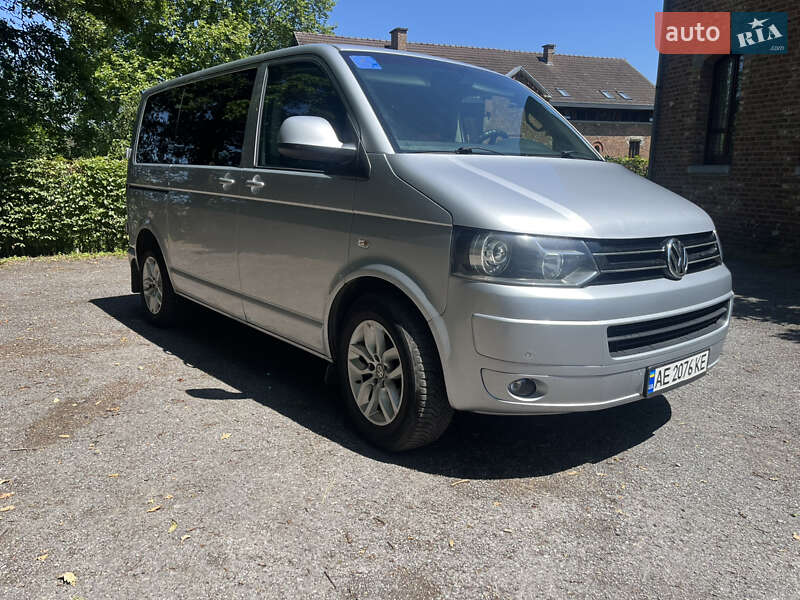 Минивэн Volkswagen Caravelle 2012 в 