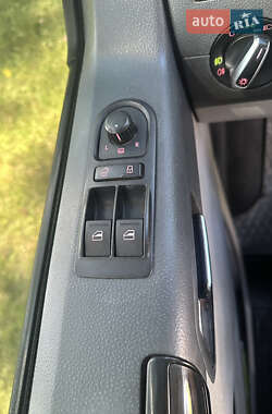 Минивэн Volkswagen Caravelle 2012 в 