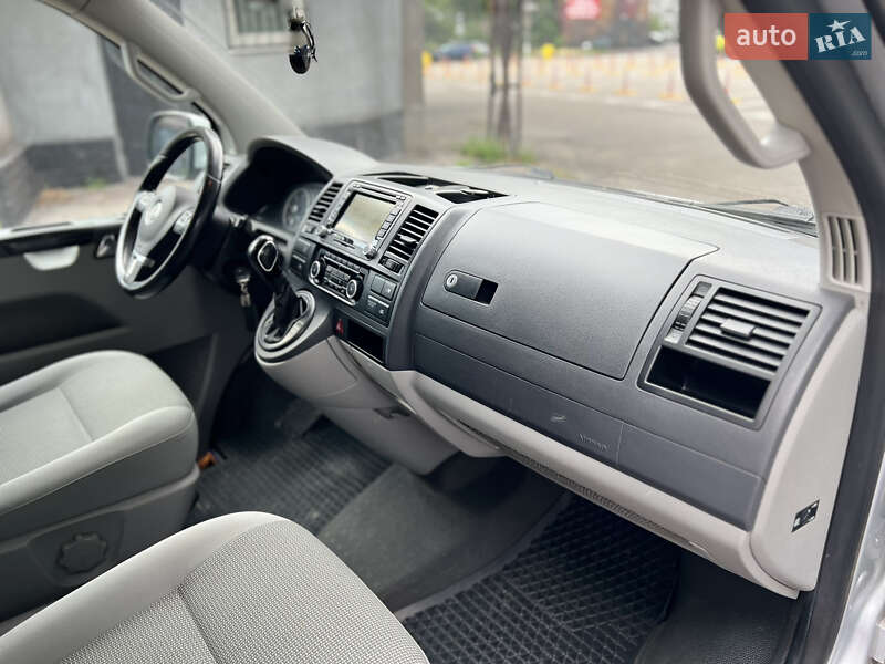 Минивэн Volkswagen Caravelle 2010 в Каменском