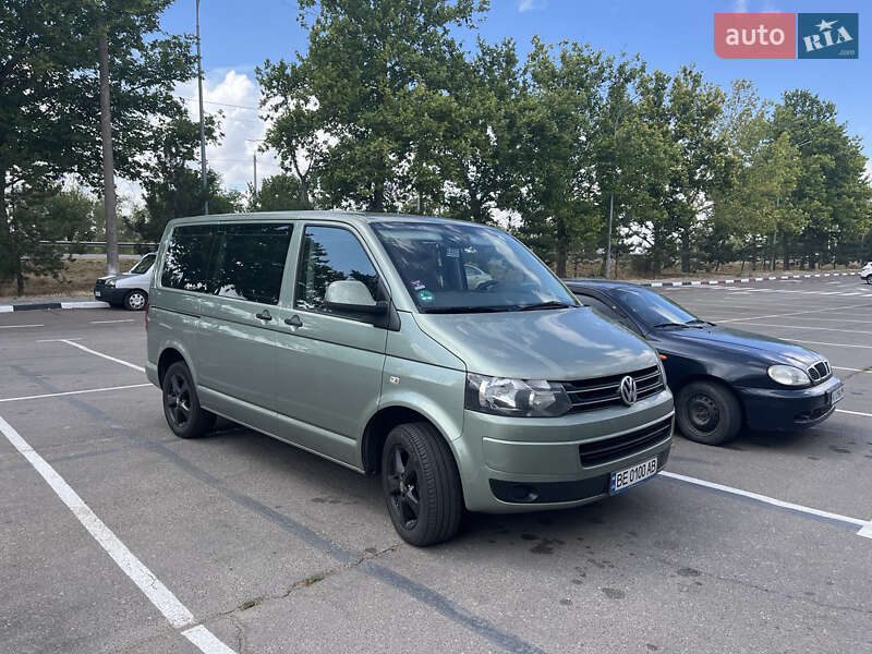 Volkswagen Caravelle 2011