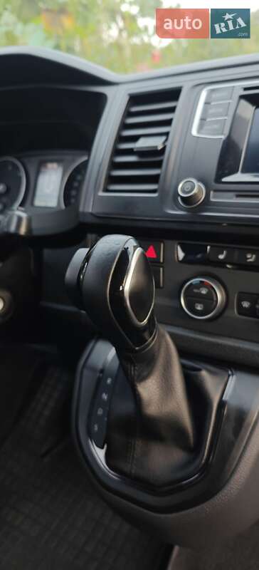 Volkswagen Caravelle 2017
