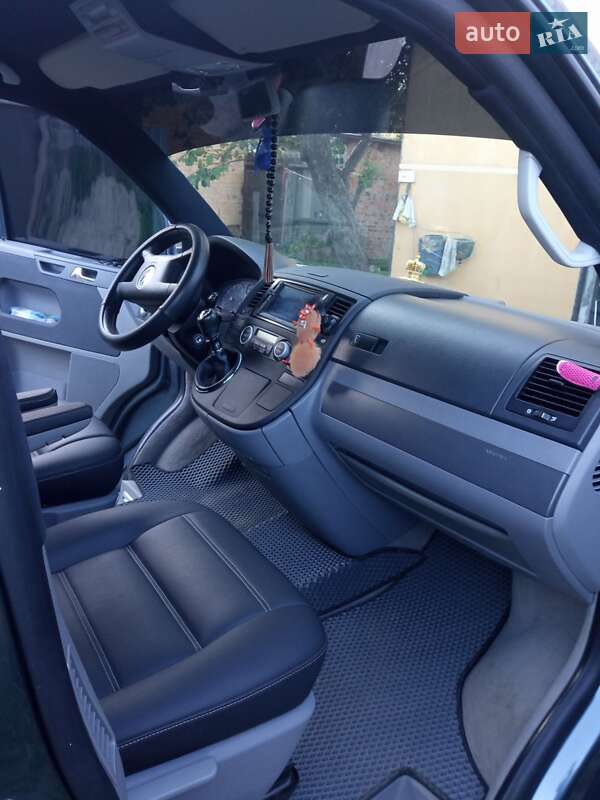 Минивэн Volkswagen Caravelle 2005 в Чернигове