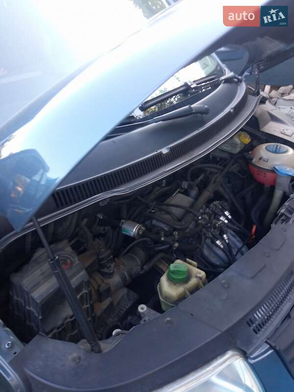 Минивэн Volkswagen Caravelle 2005 в Чернигове