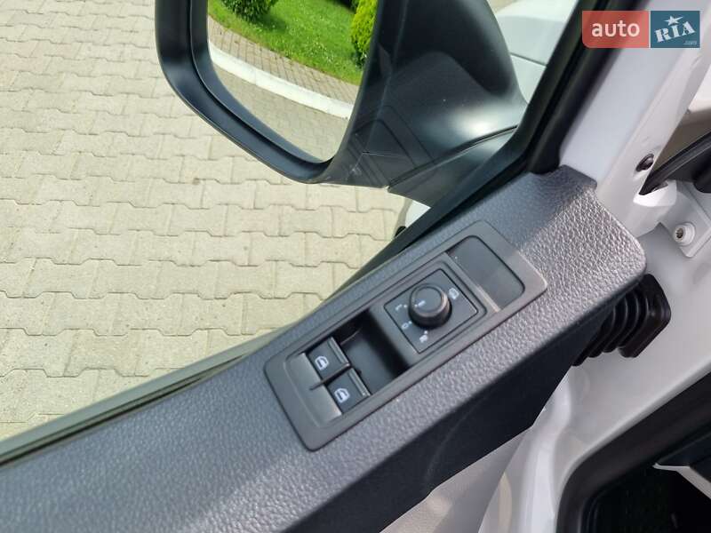 Мінівен Volkswagen Caravelle 2018 в Чернівцях фото 26 Мінівен Volkswagen Caravelle 2018 в Чернівцях