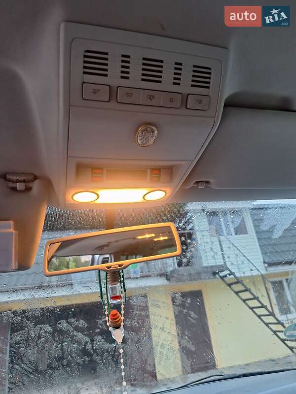 Минивэн Volkswagen Caravelle 2011 в Емильчине