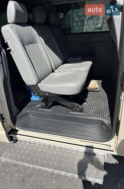 Минивэн Volkswagen Caravelle 2010 в 