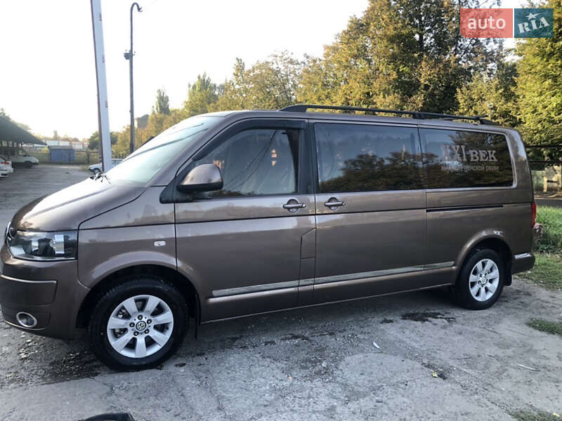 Минивэн Volkswagen Caravelle 2013 в 