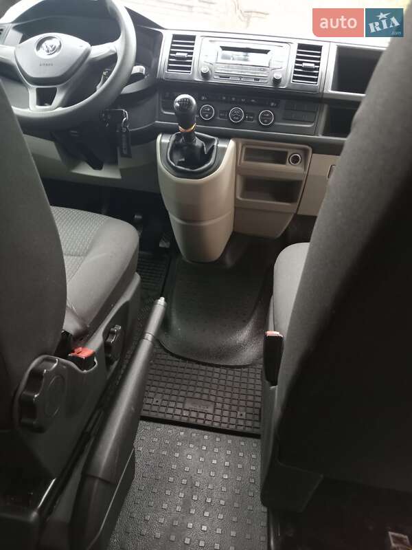 Мінівен Volkswagen Caravelle 2017 в Івано-Франківську