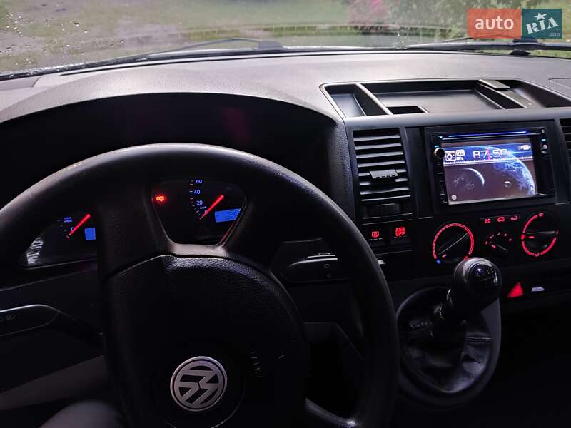 Минивэн Volkswagen Caravelle 2008 в Дубно