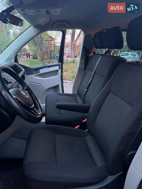 Минивэн Volkswagen Caravelle 2017 в Киеве фото 16 Минивэн Volkswagen Caravelle 2017 в Киеве