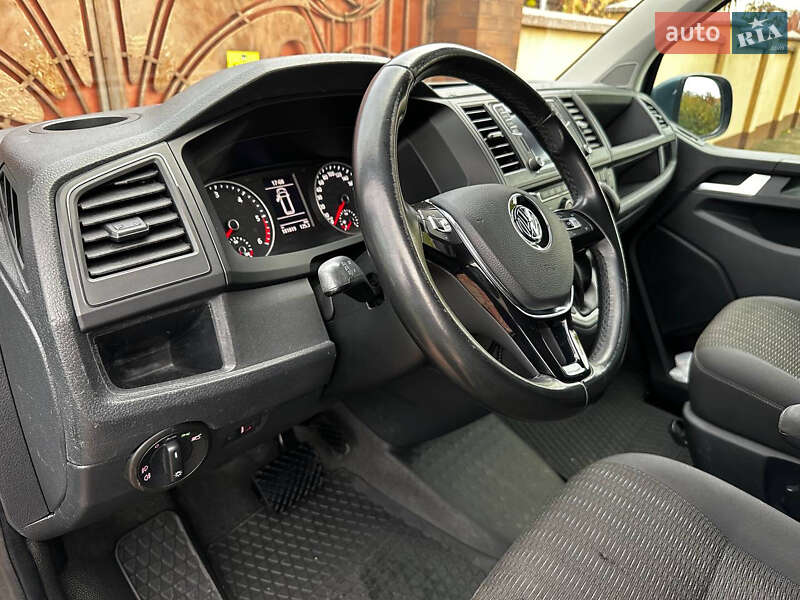 Минивэн Volkswagen Caravelle 2017 в Ужгороде