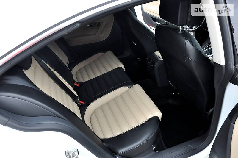 Седан Volkswagen CC / Passat CC 2016 в Львові