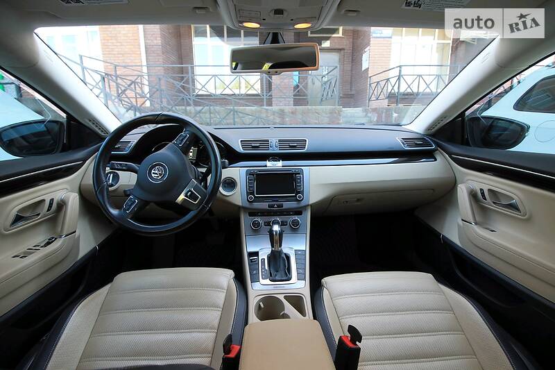 Седан Volkswagen CC / Passat CC 2012 в Черновцах