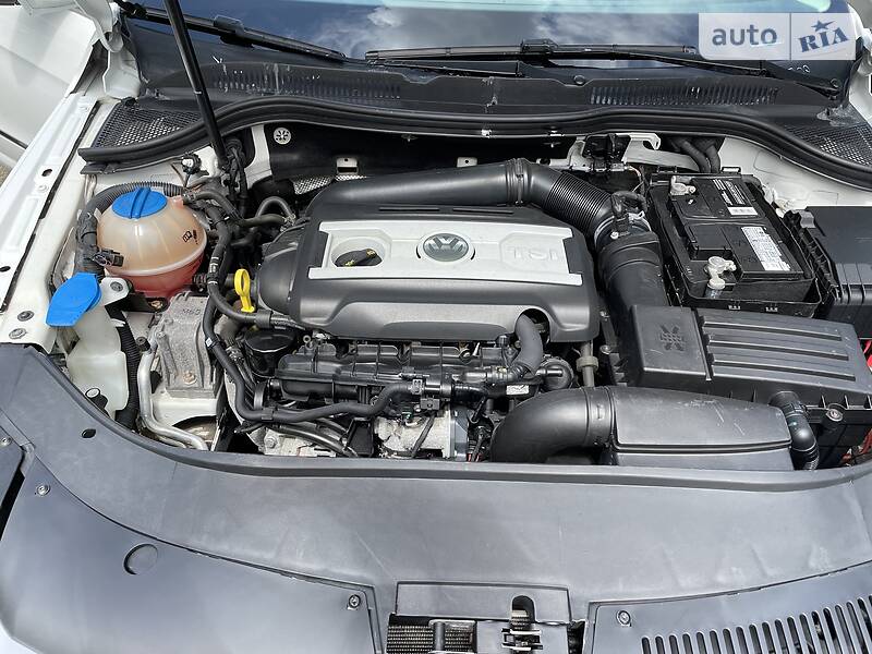 Седан Volkswagen CC / Passat CC 2015 в Киеве