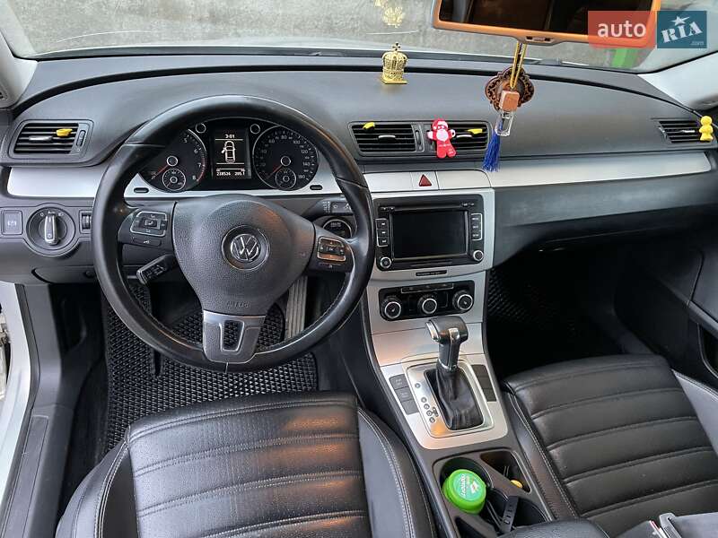 Купе Volkswagen CC / Passat CC 2010 в Черновцах