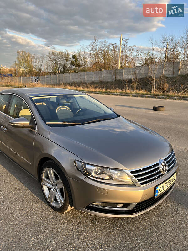 Седан Volkswagen CC / Passat CC 2013 в Киеве
