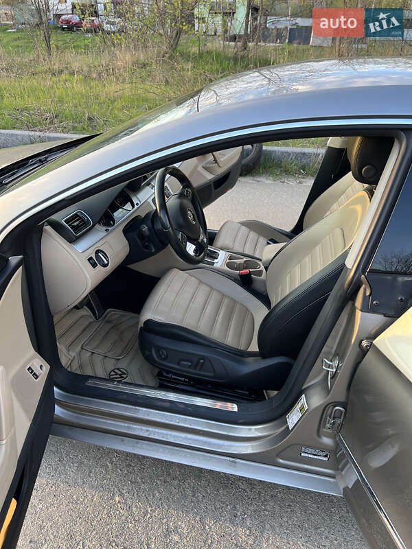 Седан Volkswagen CC / Passat CC 2013 в Киеве