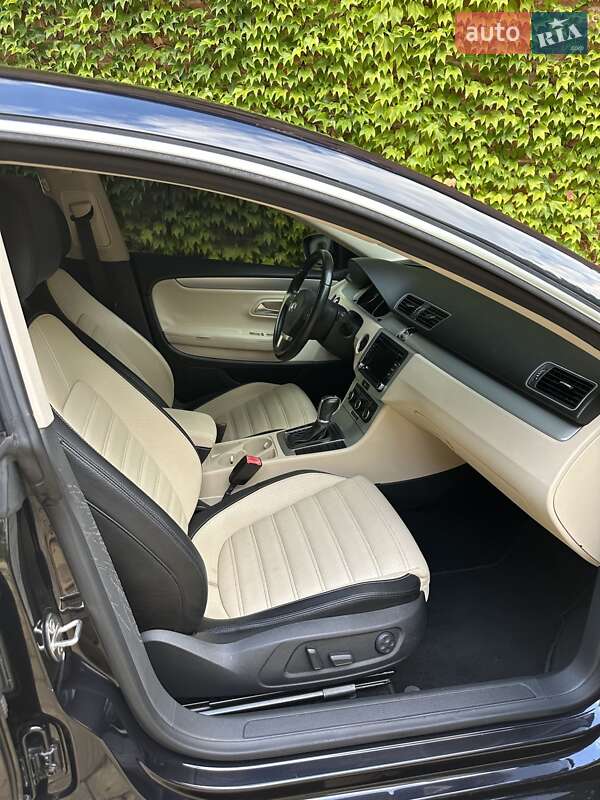 Купе Volkswagen CC / Passat CC 2011 в Львове