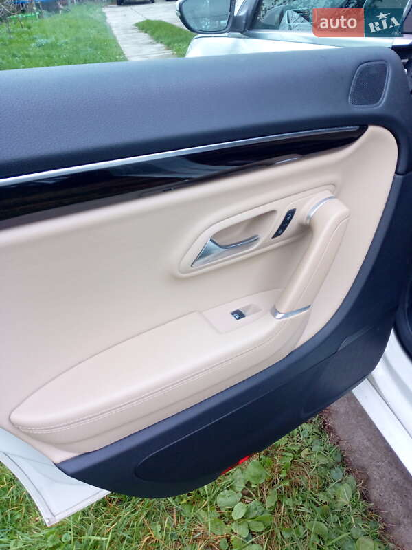 Купе Volkswagen CC / Passat CC 2012 в Ужгороде