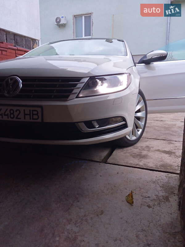 Купе Volkswagen CC / Passat CC 2012 в Ужгороде