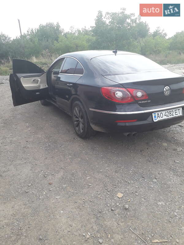 Купе Volkswagen CC / Passat CC 2010 в Ужгороде