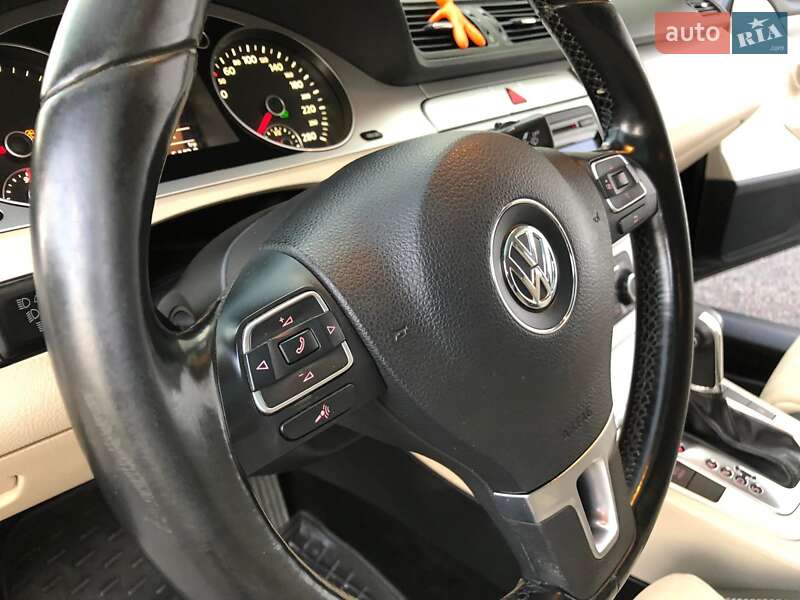 Купе Volkswagen CC / Passat CC 2010 в Ужгороде