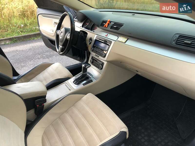Купе Volkswagen CC / Passat CC 2010 в Ужгороде
