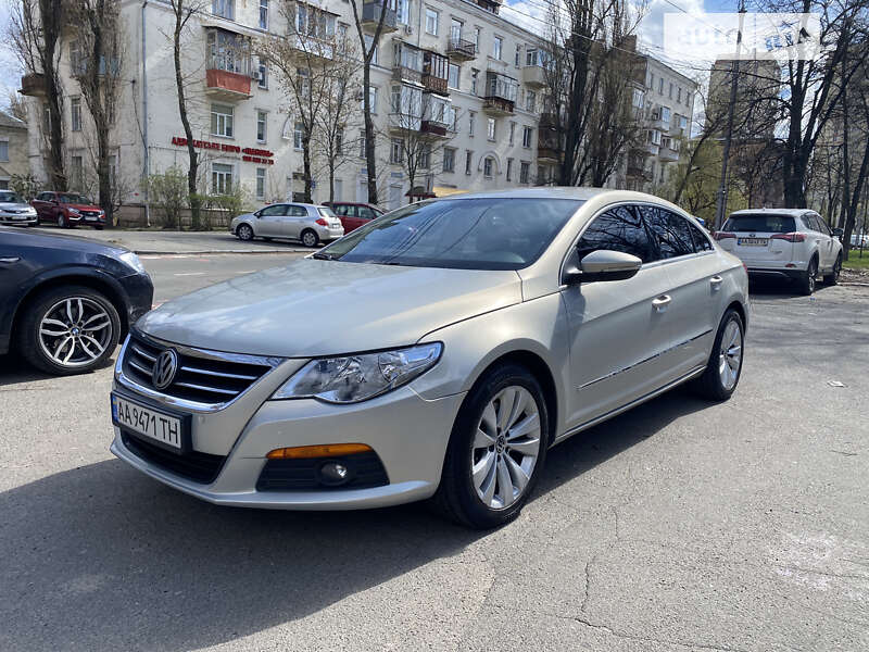 Купе Volkswagen CC / Passat CC 2011 в Киеве