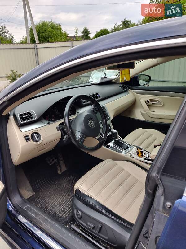 Купе Volkswagen CC / Passat CC 2011 в Киеве