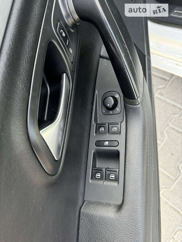 Купе Volkswagen CC / Passat CC 2013 в Киеве