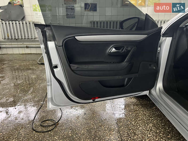 Купе Volkswagen CC / Passat CC 2010 в Виннице